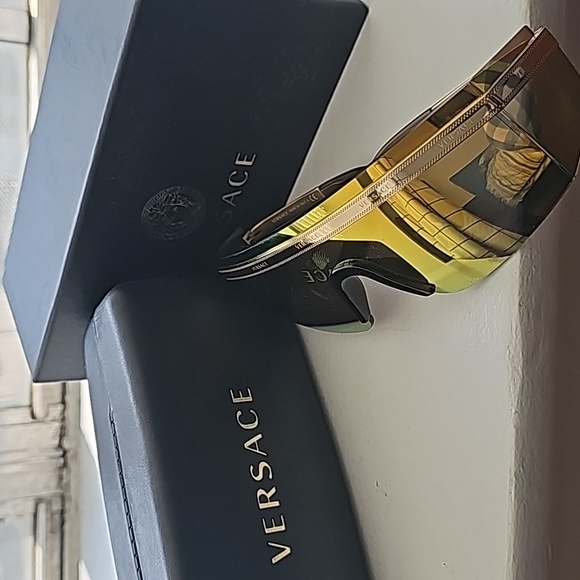 Versace Men's Sunglasses - Picture 12 of 16